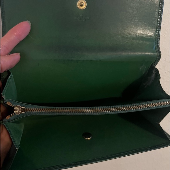 Louis Vuitton Green Textured Wallet - Picture 4 of 7